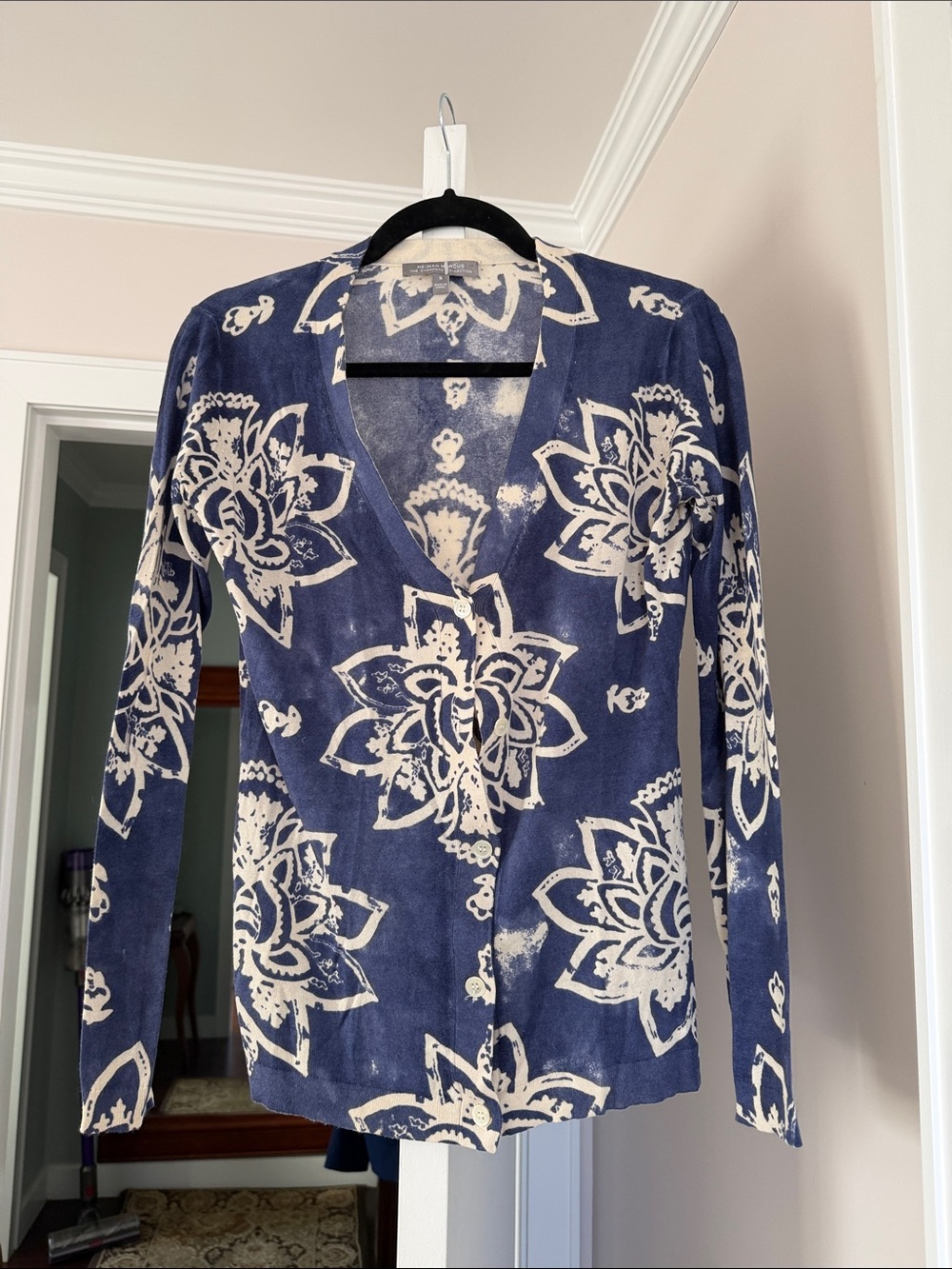 Neiman Marcus Navy Blue silk cashmere Floral Front Sweater cardigan size S